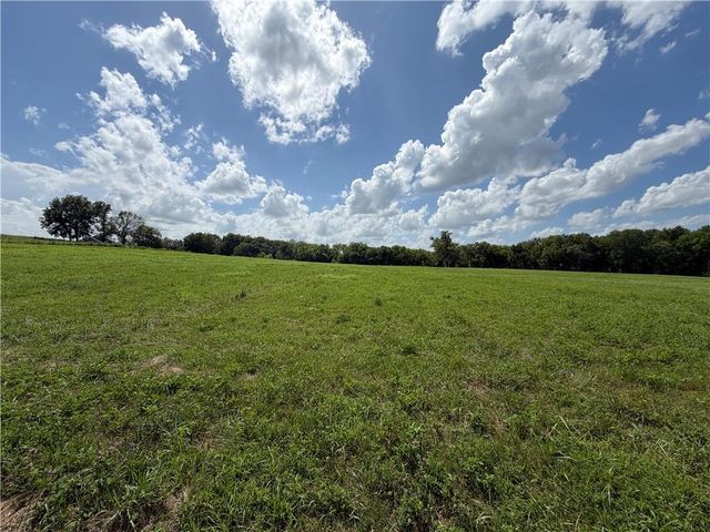 15749 206th Street, Tonganoxie, KS 66086