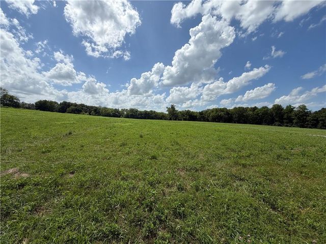 15749 206th Street, Tonganoxie, KS 66086