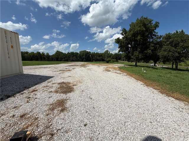 15749 206th Street, Tonganoxie, KS 66086