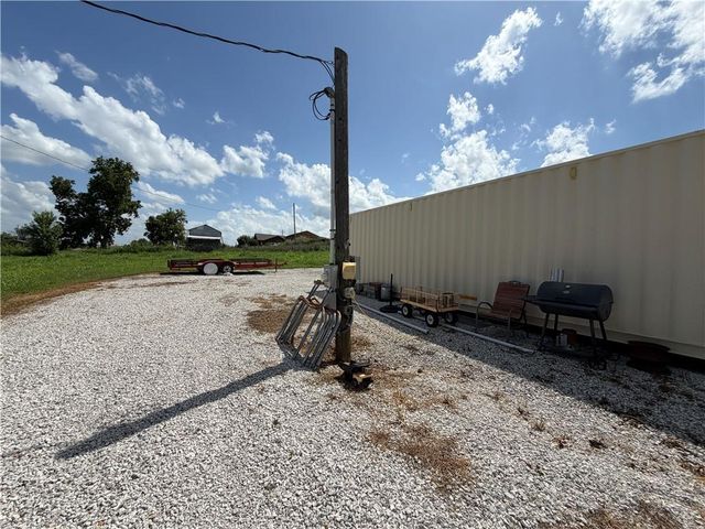 15749 206th Street, Tonganoxie, KS 66086