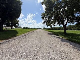 15749 206th Street, Tonganoxie, KS 66086