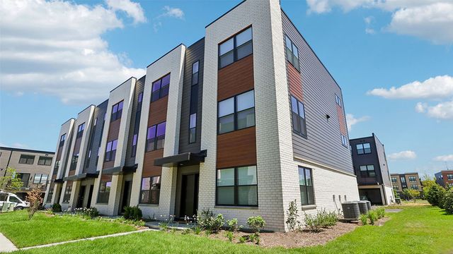 1157 Lakepointe Drive, Schaumburg, IL 60173