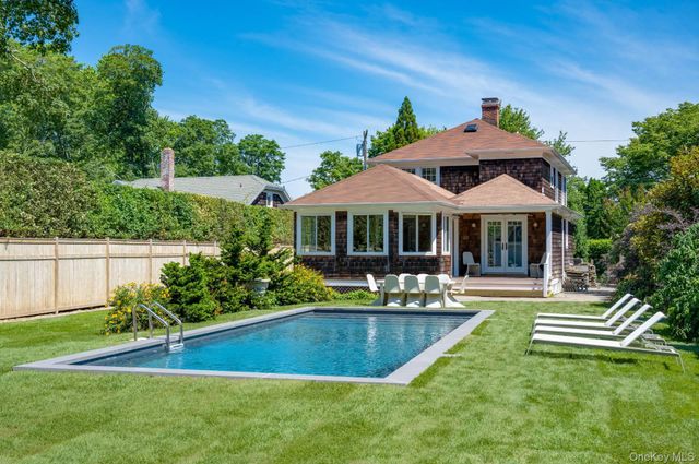 32 Cooper Street, Southampton, NY 11968