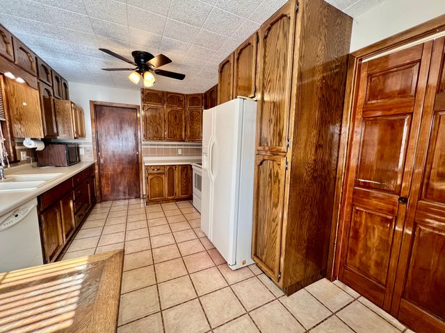 977 N Oakland Avenue, Decatur, IL 62522