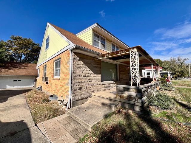 977 N Oakland Avenue, Decatur, IL 62522