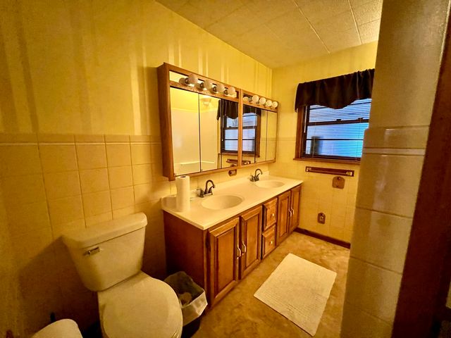 977 N Oakland Avenue, Decatur, IL 62522