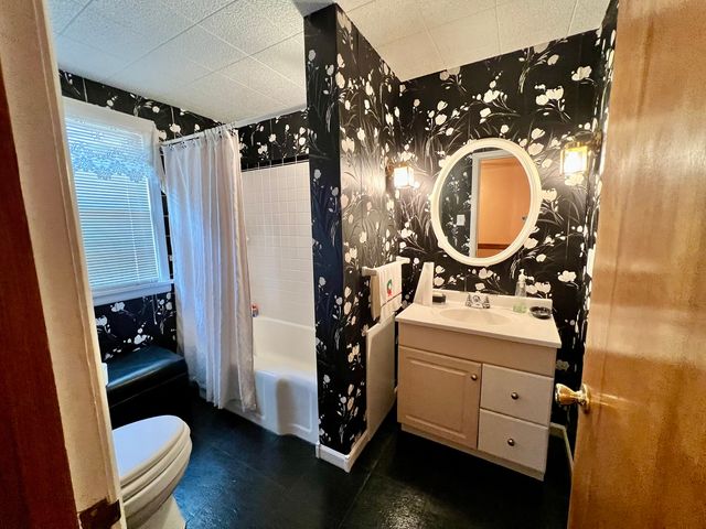 977 N Oakland Avenue, Decatur, IL 62522