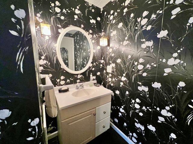 977 N Oakland Avenue, Decatur, IL 62522