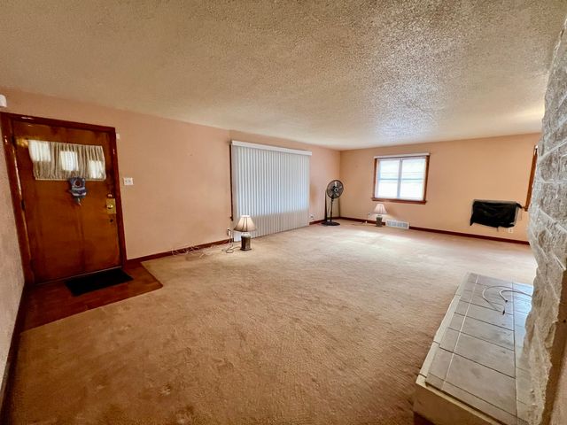 977 N Oakland Avenue, Decatur, IL 62522