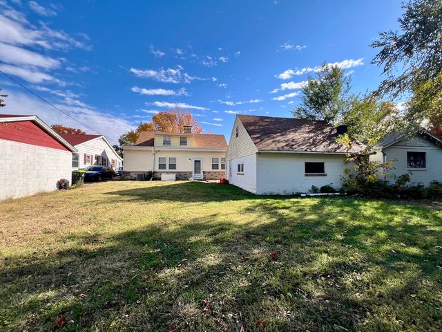 977 N Oakland Avenue, Decatur, IL 62522