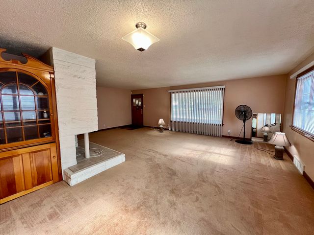 977 N Oakland Avenue, Decatur, IL 62522