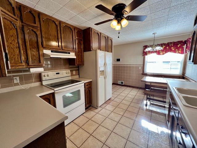 977 N Oakland Avenue, Decatur, IL 62522