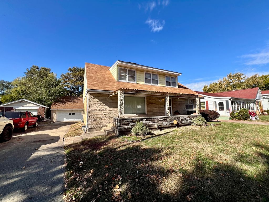 977 N Oakland Avenue, Decatur, IL 62522