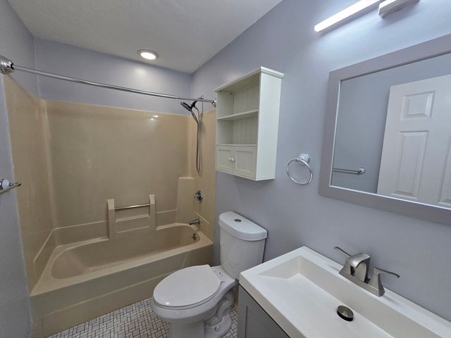 230 Willard St 502, Quincy, MA 02169