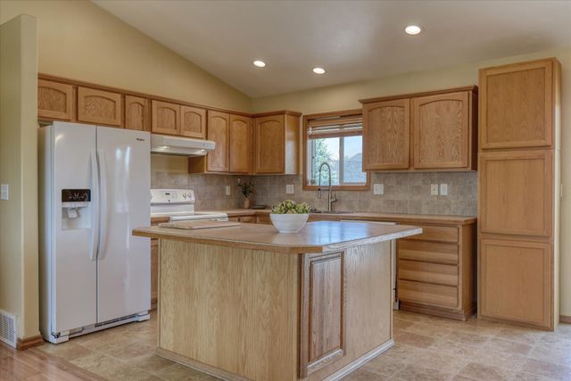 9012 N Ash St, Spokane, WA 99208