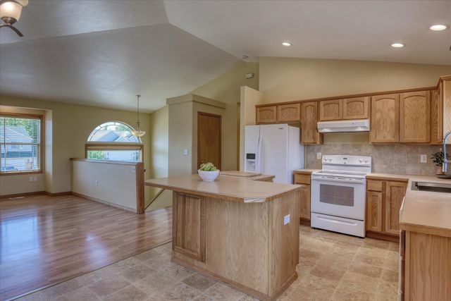 9012 N Ash St, Spokane, WA 99208