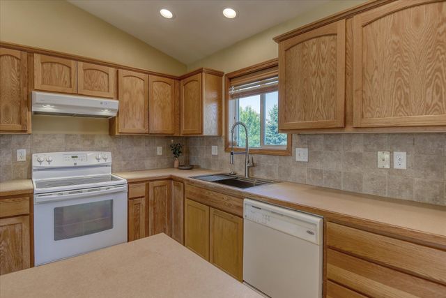 9012 N Ash St, Spokane, WA 99208