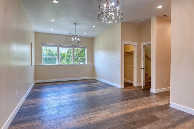9012 N Ash St, Spokane, WA 99208