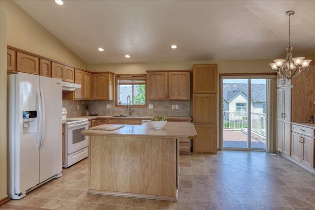 9012 N Ash St, Spokane, WA 99208