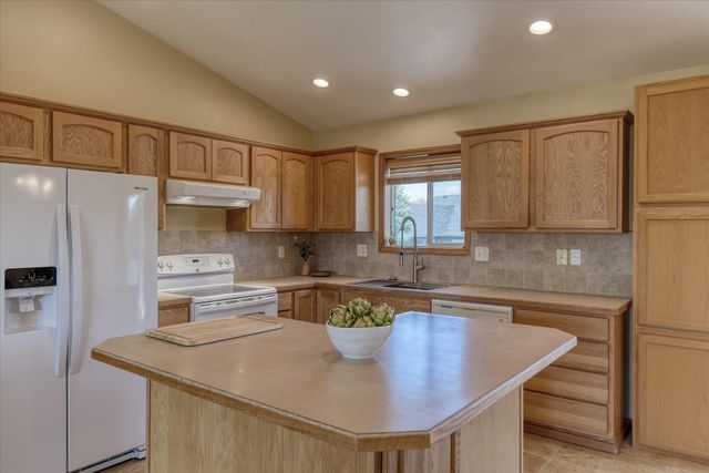 9012 N Ash St, Spokane, WA 99208