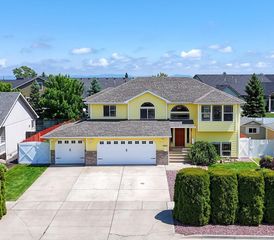 9012 N Ash St, Spokane, WA 99208