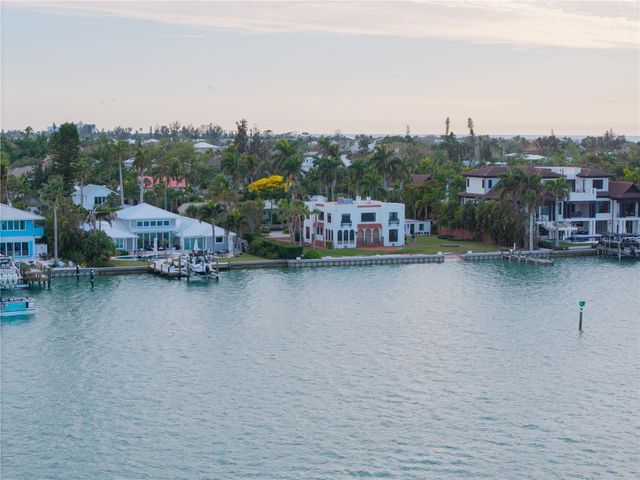 679 NORSOTA WAY, Sarasota, FL 34242