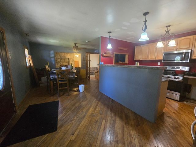 865 Riverside Drive, South Elgin, IL 60177