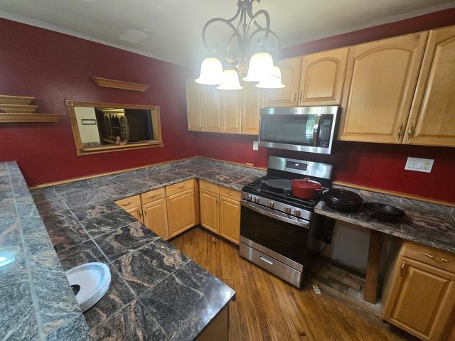 865 Riverside Drive, South Elgin, IL 60177