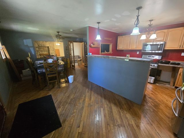 865 Riverside Drive, South Elgin, IL 60177