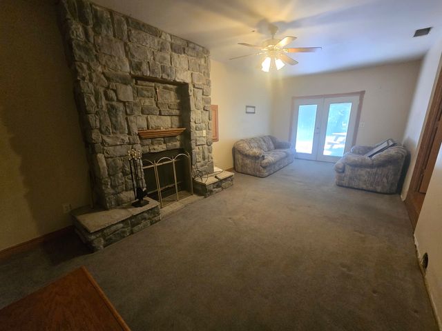 865 Riverside Drive, South Elgin, IL 60177