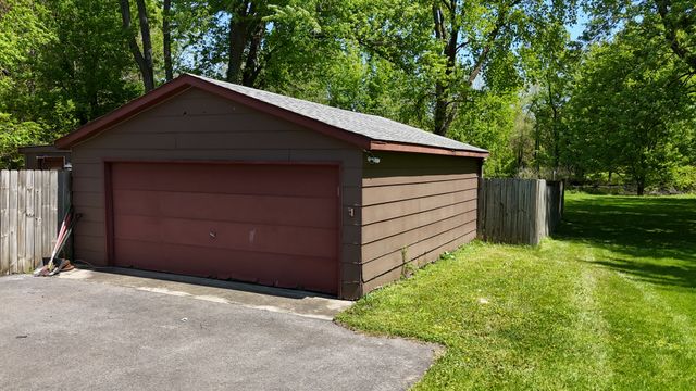 865 Riverside Drive, South Elgin, IL 60177