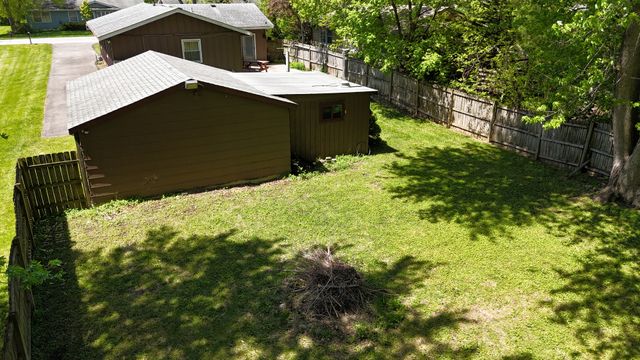 865 Riverside Drive, South Elgin, IL 60177