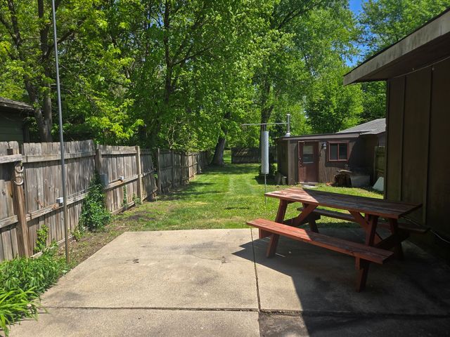 865 Riverside Drive, South Elgin, IL 60177