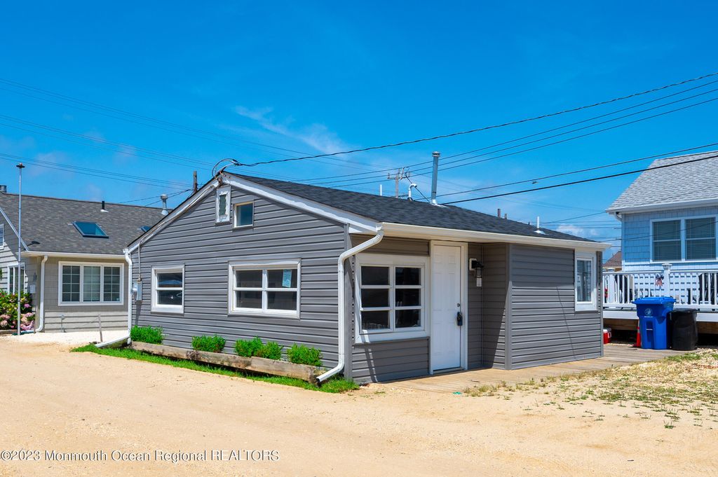 34 E Crane Way, Lavallette, NJ 08735