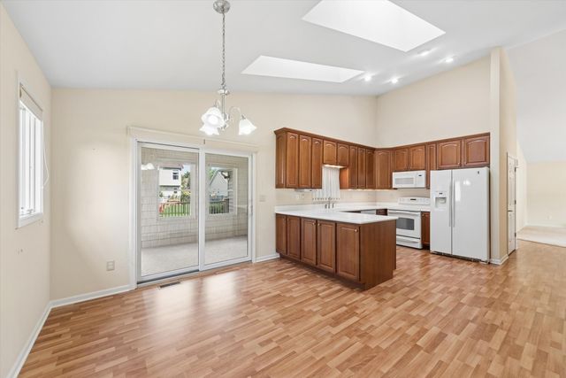 883 Hemingway Trail, Valparaiso, IN 46383