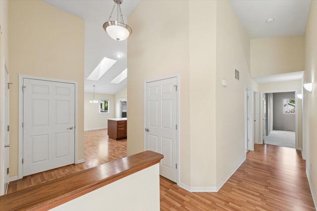 883 Hemingway Trail, Valparaiso, IN 46383