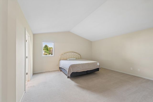 883 Hemingway Trail, Valparaiso, IN 46383