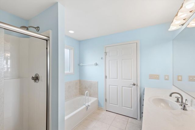 883 Hemingway Trail, Valparaiso, IN 46383
