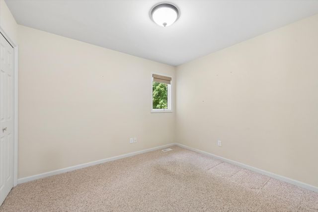 883 Hemingway Trail, Valparaiso, IN 46383