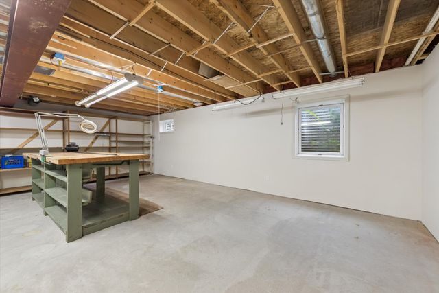 883 Hemingway Trail, Valparaiso, IN 46383