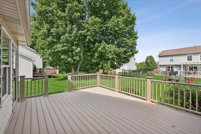 883 Hemingway Trail, Valparaiso, IN 46383