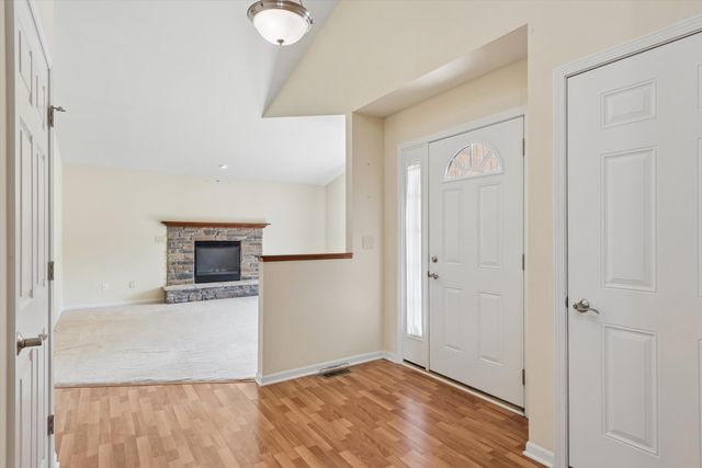 883 Hemingway Trail, Valparaiso, IN 46383