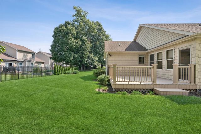 883 Hemingway Trail, Valparaiso, IN 46383
