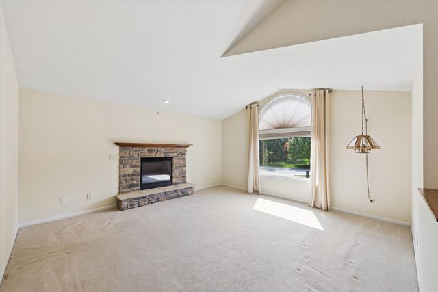 883 Hemingway Trail, Valparaiso, IN 46383
