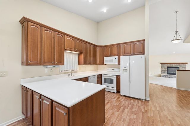 883 Hemingway Trail, Valparaiso, IN 46383