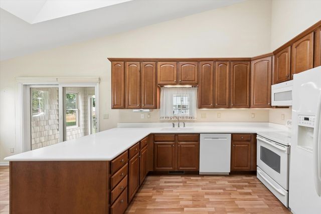883 Hemingway Trail, Valparaiso, IN 46383