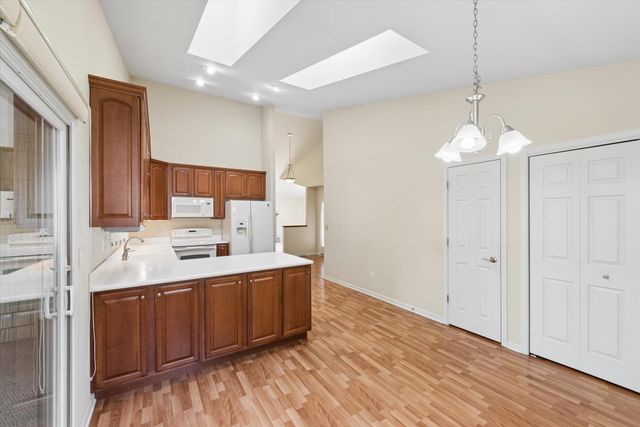 883 Hemingway Trail, Valparaiso, IN 46383