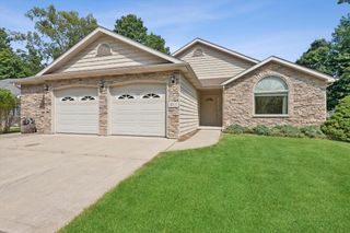 883 Hemingway Trail, Valparaiso, IN 46383