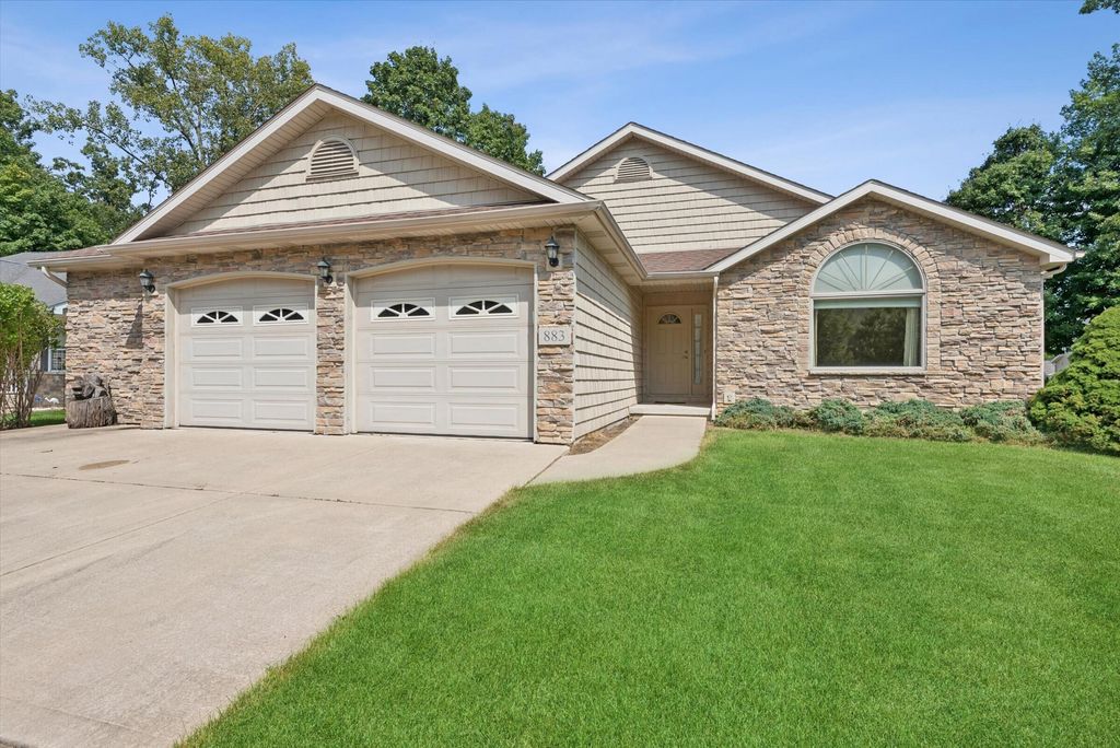 883 Hemingway Trail, Valparaiso, IN 46383