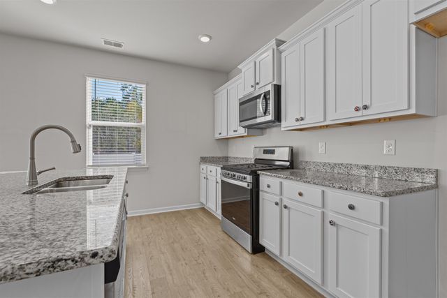 328 Emery Oak Dr., Murrells Inlet, SC 29576